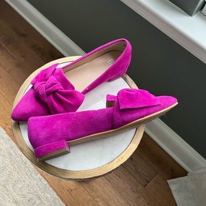 Gorgeous pink suede bow loafers